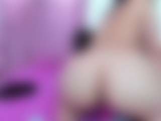 Ivonnee27's Live Sex Cam Show