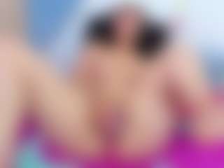 Ivonnee27's Live Sex Cam Show