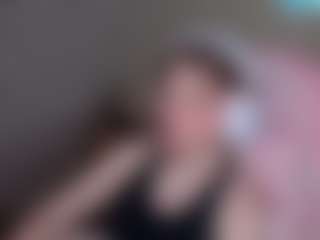 Live cam show with Julia - Small Tits Brown Hair on Camsoda