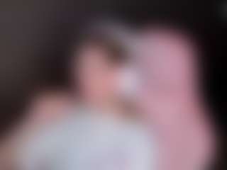 Live cam show with Julia - Skinny on testsause.com