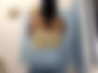 Live cam show with Rosa - Athletic Shaved Pussy on xplaylive.com