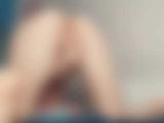 Live cam show with Lia - Striptease on Hubzter Live