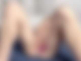 Live cam show with Lia - Fingering on CamClone