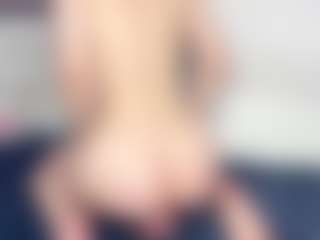 Live cam show with Lia - Doggy on thefappeningchat.com