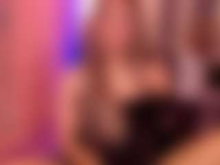 Live cam show with KattieFlirty - Smoking on AdultVida.com