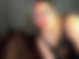 Live cam show with Kity-Mooree - Green Eyes on Milfs Live