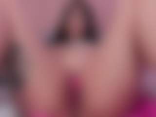 Live cam show with Alondra darling - Thick on Camsoda