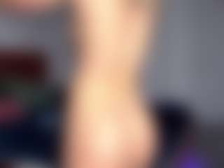 Live cam show with Melissa - Brown Eyes Blonde Hair on Camsoda