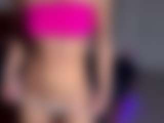 Live cam show with Melissa - Shaved Pussy on Camsoda