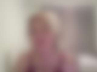 Live cam show with ChristiniaReburn - Smoking on madthumbs