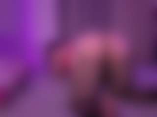 Live cam show with ChristiniaReburn - College on Milfs Live
