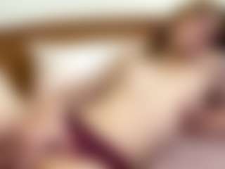 Live cam show with EustoliaWallett - Average on StripNow