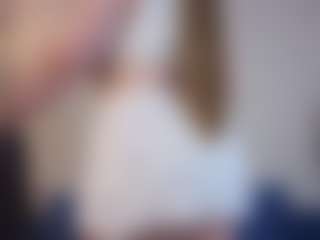 Live cam show with GiannaHumphreys - Flashing on CamwithHer