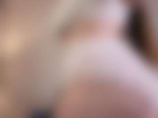 Live cam show with GiannaHumphreys - Moaning on Camsoda