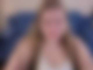 Live cam show with GiannaHumphreys - Moaning on Camsoda