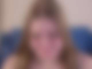 Live cam show with GiannaHumphreys - Moaning on live18s.com
