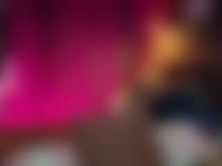 Live cam show with Les-Moonie - Green Eyes on Mixed Magazine Live