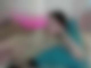 Live cam show with Les-Moonie - Green Eyes on Latina Girls