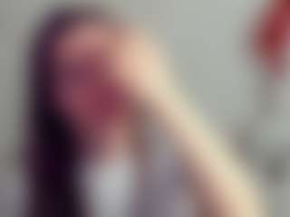 Live cam show with Linda - Striptease Teen (18+) on livesuperchat.net
