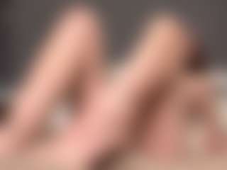 Live cam show with LorenGliues - College on StripNow