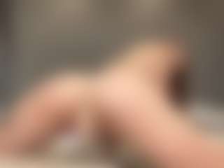 Live cam show with LorenGliues - Cute on Camiplay Live