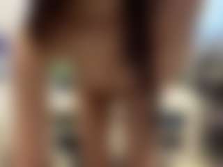 Bella's Live Sex Cam Show