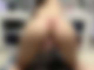 Bella's Live Sex Cam Show