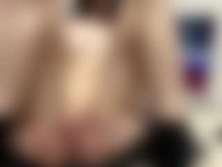 Bella's Live Sex Cam Show