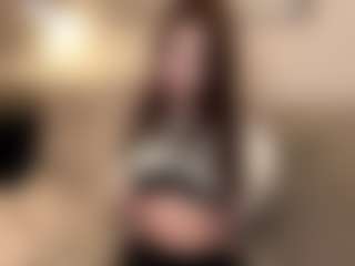 Live cam show with Bella - Camel Toe on sexylive.show