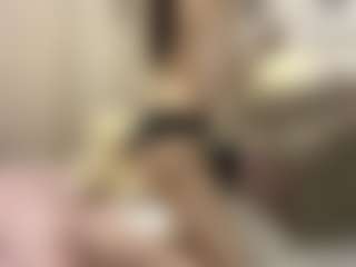 Live cam show with Bella - Student on Camsoda