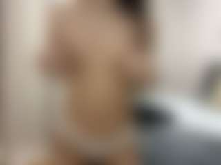 Bella's Live Sex Cam Show