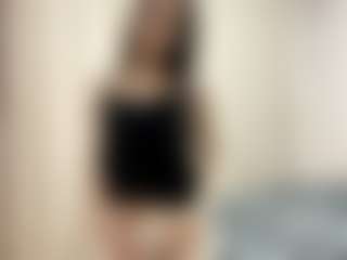 Live cam show with Bella - Nipple Piercings on madthumbs