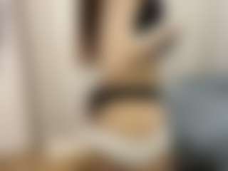 Live cam show with Bella - Belly on fapnchat