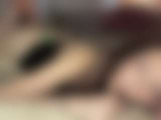 Live cam show with Amelia - Amateur Brown Hair on Milfs Live