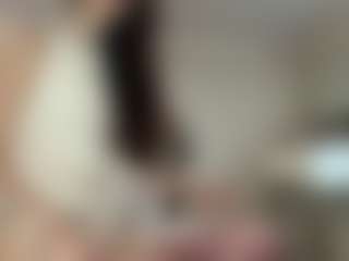 Live cam show with Amelia - Brown Hair Teen (18+) on Camsoda