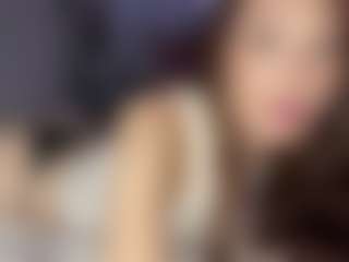 Live cam show with Amelia - Petite MILF on CamwithHer