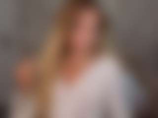 Live cam show with Lady-Alise - Athletic Public on CamwithHer