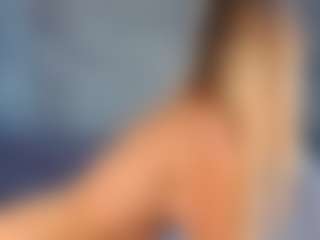 Live cam show with Lady-Alise - Moaning on Ass Tok