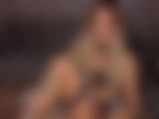 Live cam show with Lady-Alise - Athletic MILF on Dolls Live