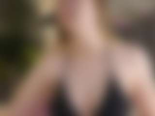 Live cam show with FilomenaDelcine - Nipple Piercings on CamClone