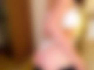Live cam show with molray - Tease on Camsoda