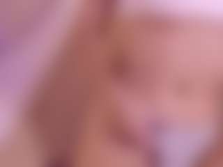 Live cam show with Molly - Petite on livesuperchat.net
