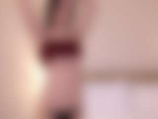 Live cam show with Molly - Petite on Camsoda