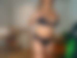Live cam show with Ophelia-Presley - Redbone on Camsoda