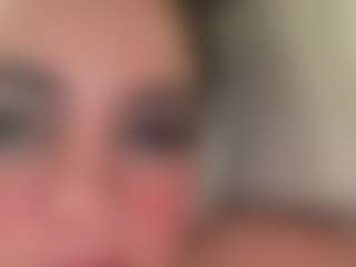 OueeeLalaJeTaime MILF-Webcam-Darstellerin im Live-Stream