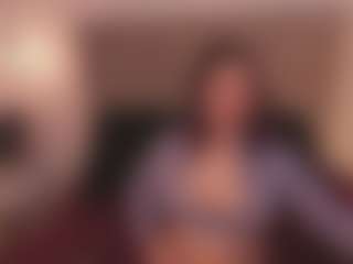 Show live cam dengan Allia Moon - New Brown Eyes di Camsoda
