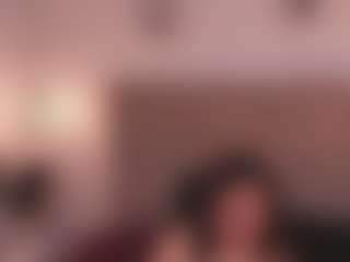 Live cam show with Allia Moon - Submissive on Camsoda