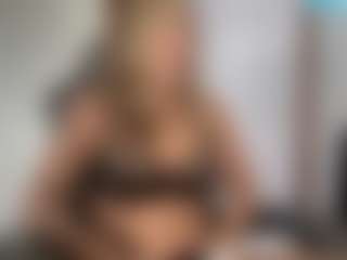 Live cam show with extraroxy - Normal on AdultVida.com