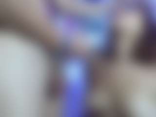 Live cam show with Laramucci - Toys on madthumbs