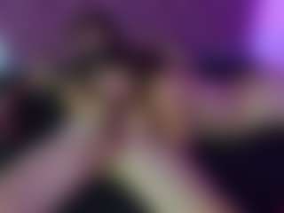 Live cam show with Laramucci - Toys on madthumbs